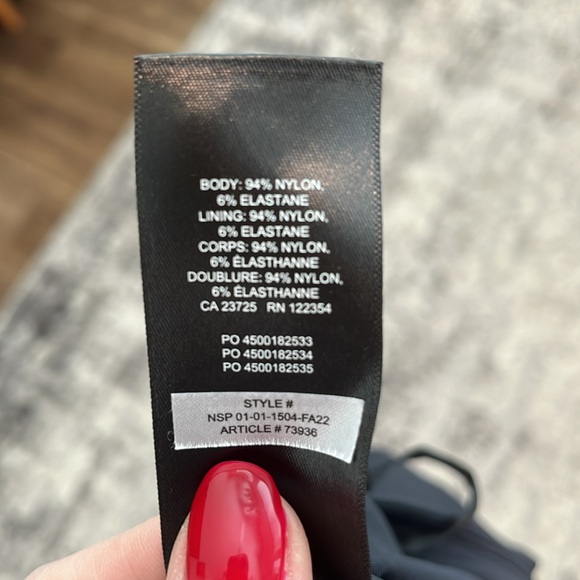 Aritzia Babaton Contour Squareneck Long Sleeve Bodysuit - Picture 9 of 13